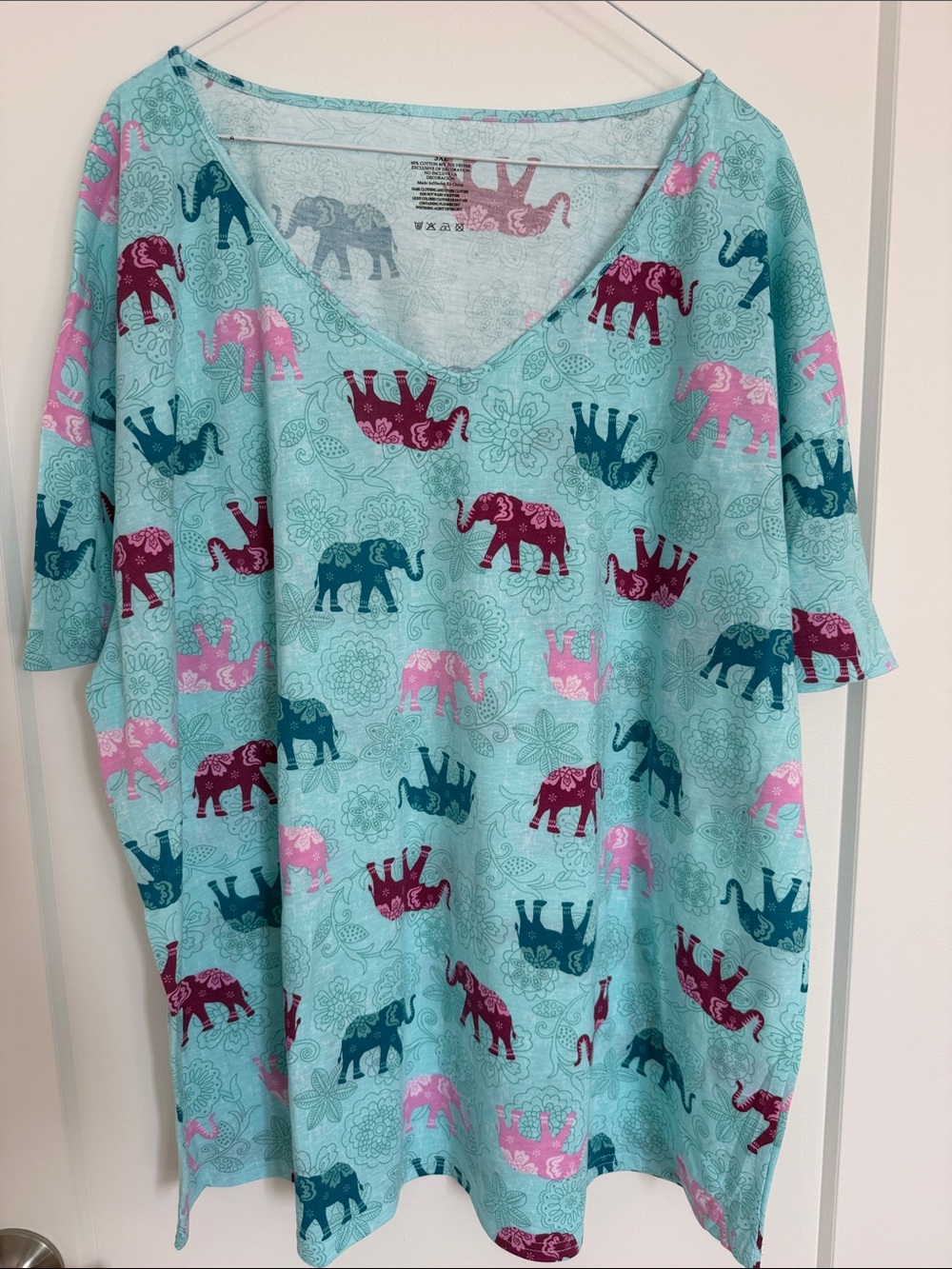 3XL Women’s NEW Elephant Print V-Neck Top